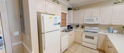 Condo, 2 Bedrooms | Private kitchen | Fridge, oven, coffee/tea maker, toaster
