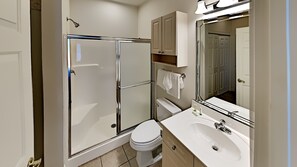 Condo, 3 Bedrooms | Bathroom | Towels - Magnolia Pointe Luster Leaf 4882-104 3 Bedroom Condo (Myrtle Beach)