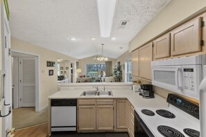 Condo, 2 Bedrooms | Private kitchen