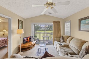 Condo, 2 Bedrooms | Living area