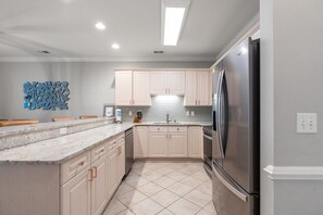 Condo, 3 Bedrooms | Private kitchen