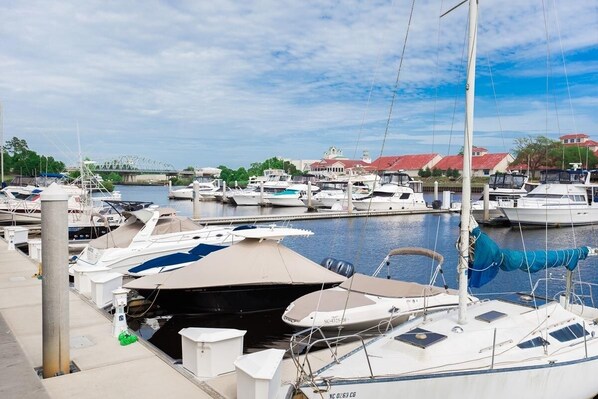 Condo, 3 Bedrooms | Marina