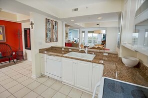 Condo, 3 Bedrooms | Private kitchen
