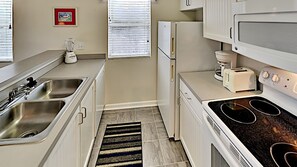 Condo, 2 Bedrooms | Private kitchen