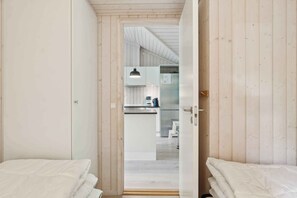 3 bedrooms, iron/ironing board, free WiFi