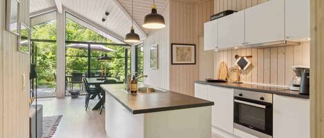 ثلاجة، فرن، موقد طهي مسطح، غسالة أطباق