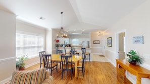 Condo, 2 Bedrooms | Dining