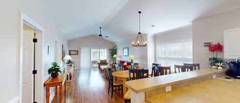 콘도, 침실 2개 | 다이닝