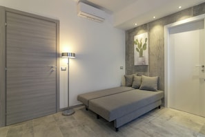 Studio, 1 Double Bed with Sofa bed, Balcony | Iron/ironing board, free WiFi, bed sheets