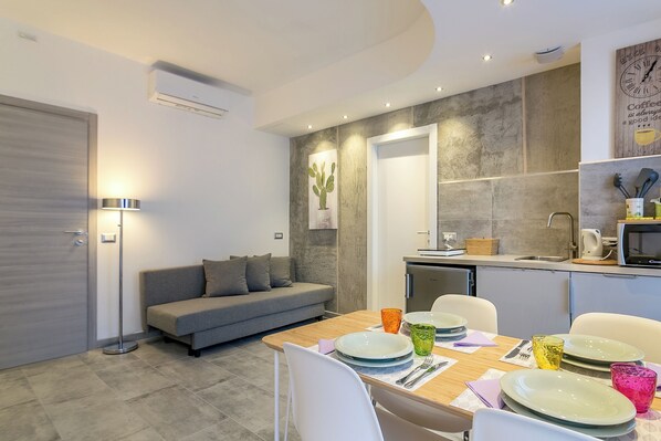 Iron/ironing board, free WiFi, bed sheets - Modern Studio with Balcony in Milan (Milan)