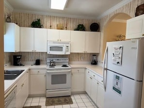 Condo, 2 Bedrooms | Private kitchen