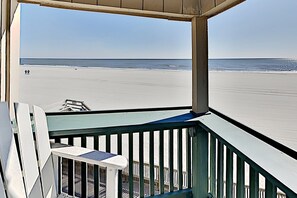 Condo, 2 Bedrooms | Property grounds