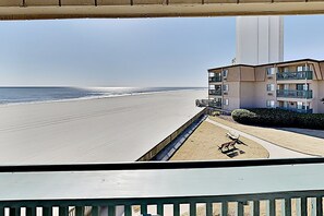 Condo, 2 Bedrooms | Property grounds