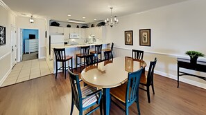 Condo, 3 Bedrooms | Dining