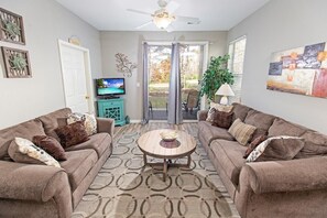 Condo, 2 Bedrooms | Living area