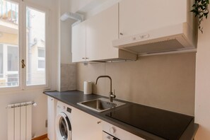 Fridge, microwave, toaster - GuestHost - Roomy and cozy apartment of 113 sqm, for up to 7 people, on the 4th floor of a building with lift (NOT suitable for disabled people, some steps to access it). The property is located in the heart of Florence (Restricted-Traffic Area), just 50 (Florence)