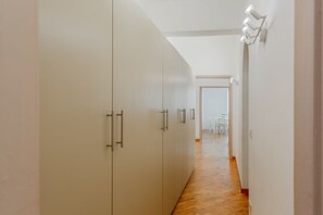 Interior - GuestHost - Roomy and cozy apartment of 113 sqm, for up to 7 people, on the 4th floor of a building with lift (NOT suitable for disabled people, some steps to access it). The property is located in the heart of Florence (Restricted-Traffic Area), just 50 (Florence)