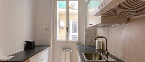 Kühlschrank, Mikrowelle, Toaster