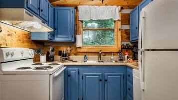 Køleskab, mikrobølgeovn, ovn, kogeplade