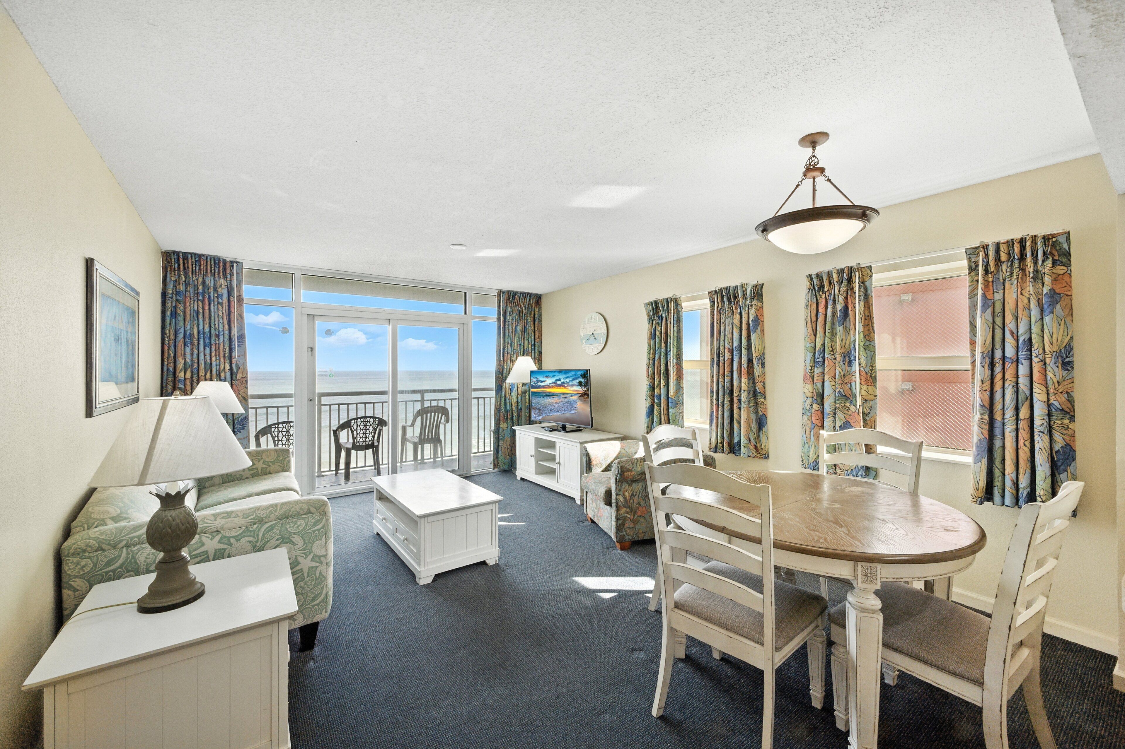 Condo, 2 Bedrooms | Living area