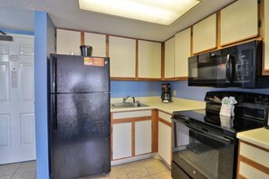 Condo, 1 Bedroom | Private kitchen