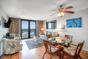 Condo, 2 Bedrooms | Living area