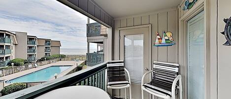 Condo, 2 Bedrooms | Property grounds