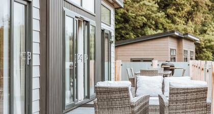 Redwood Lodge VIP Hot Tub