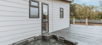 Redwood Lodge VIP Hot Tub