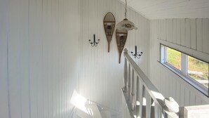 A staircase with white railings and a view of the outdoors through a window. - Stunning home in Skillingaryd with sauna (Skillingaryd)