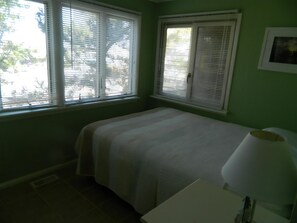 Room - Oceanside rental in the heart of Harvey Cedars - plenty of room for everyone. (Harvey Cedars)