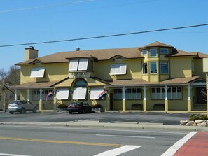 Exterior - Oceanside rental in the heart of Harvey Cedars - plenty of room for everyone. (Harvey Cedars)