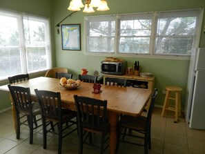 Dining - Oceanside rental in the heart of Harvey Cedars - plenty of room for everyone. (Harvey Cedars)