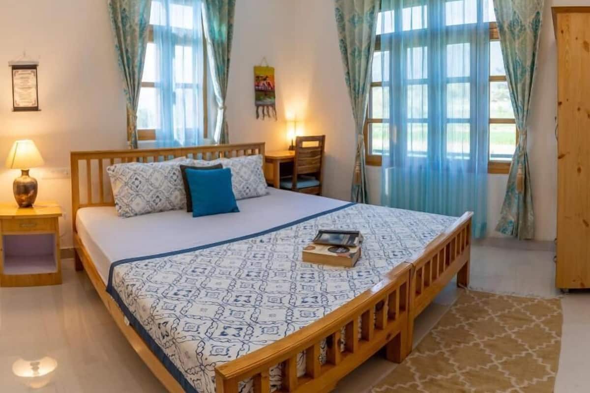 Deluxe Double Room | Iron/ironing board, WiFi (free)