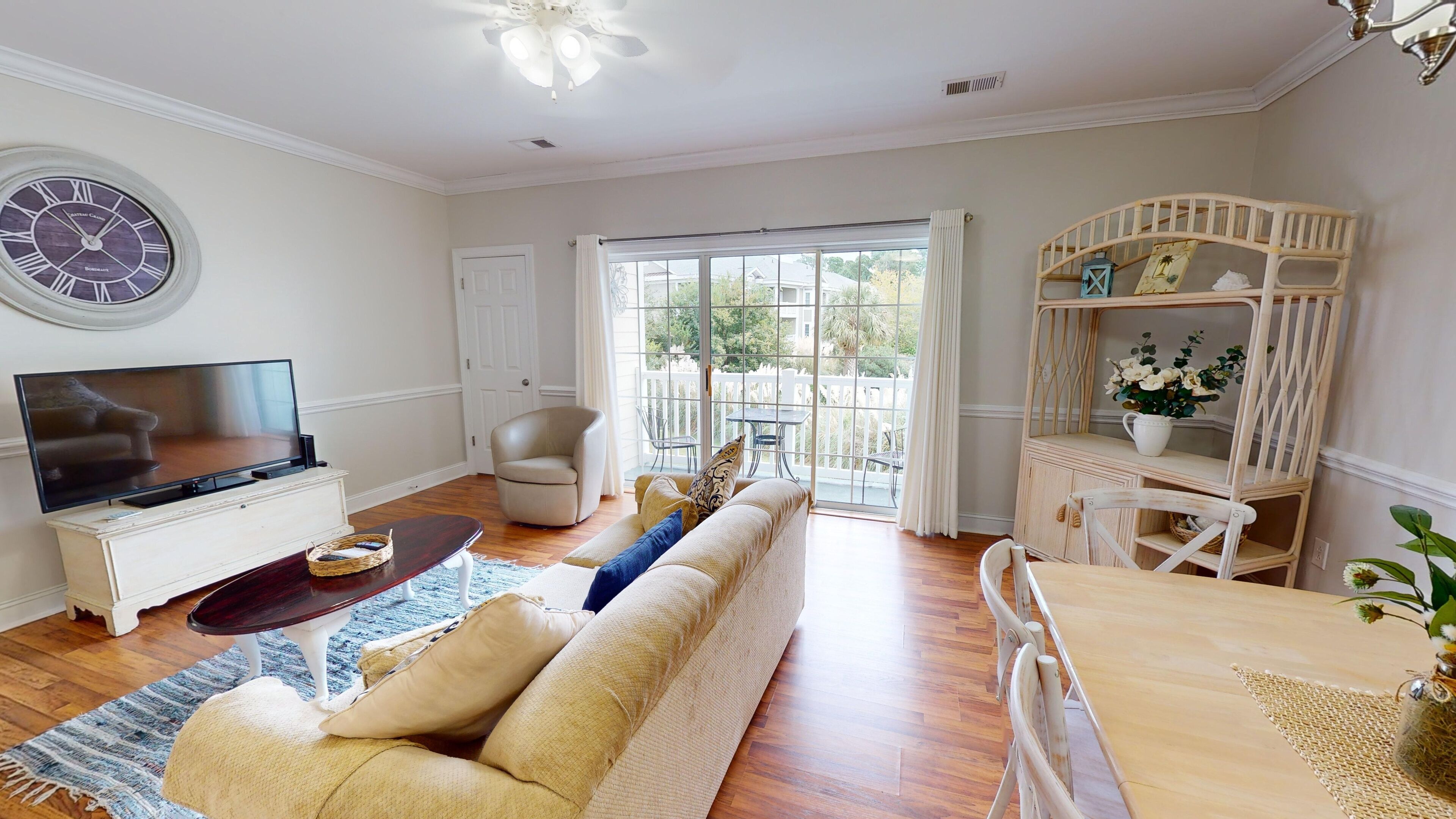 Condo, 1 Bedroom | Living area