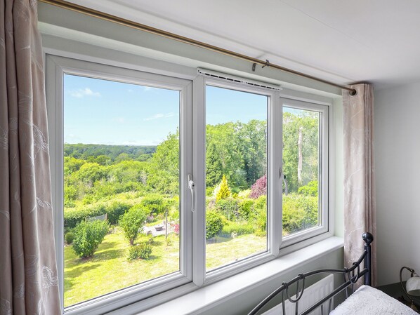 Interior - Tranquil one-bedroom annexe with forest views in Kintbury. (Kintbury, near Newbury)