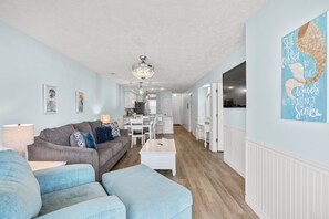 Living area - River Oaks 12b 2 Bedroom Condo (Myrtle Beach)