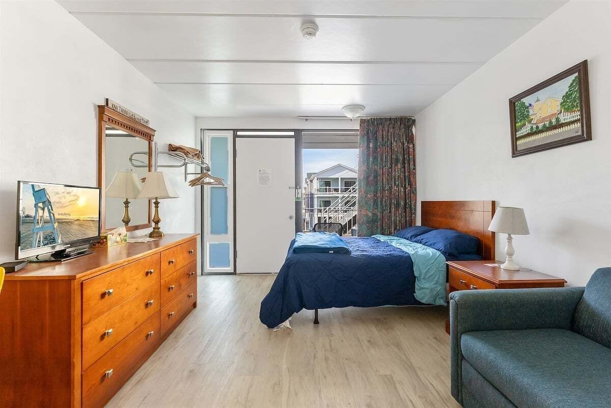 Wildwood Studio Condo With A Pool - Wildwood, NJ
