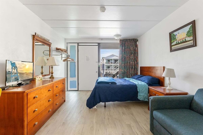 Wildwood Studio Condo With A Pool - Wildwood, NJ