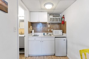 Réfrigérateur, cafetière/bouilloire