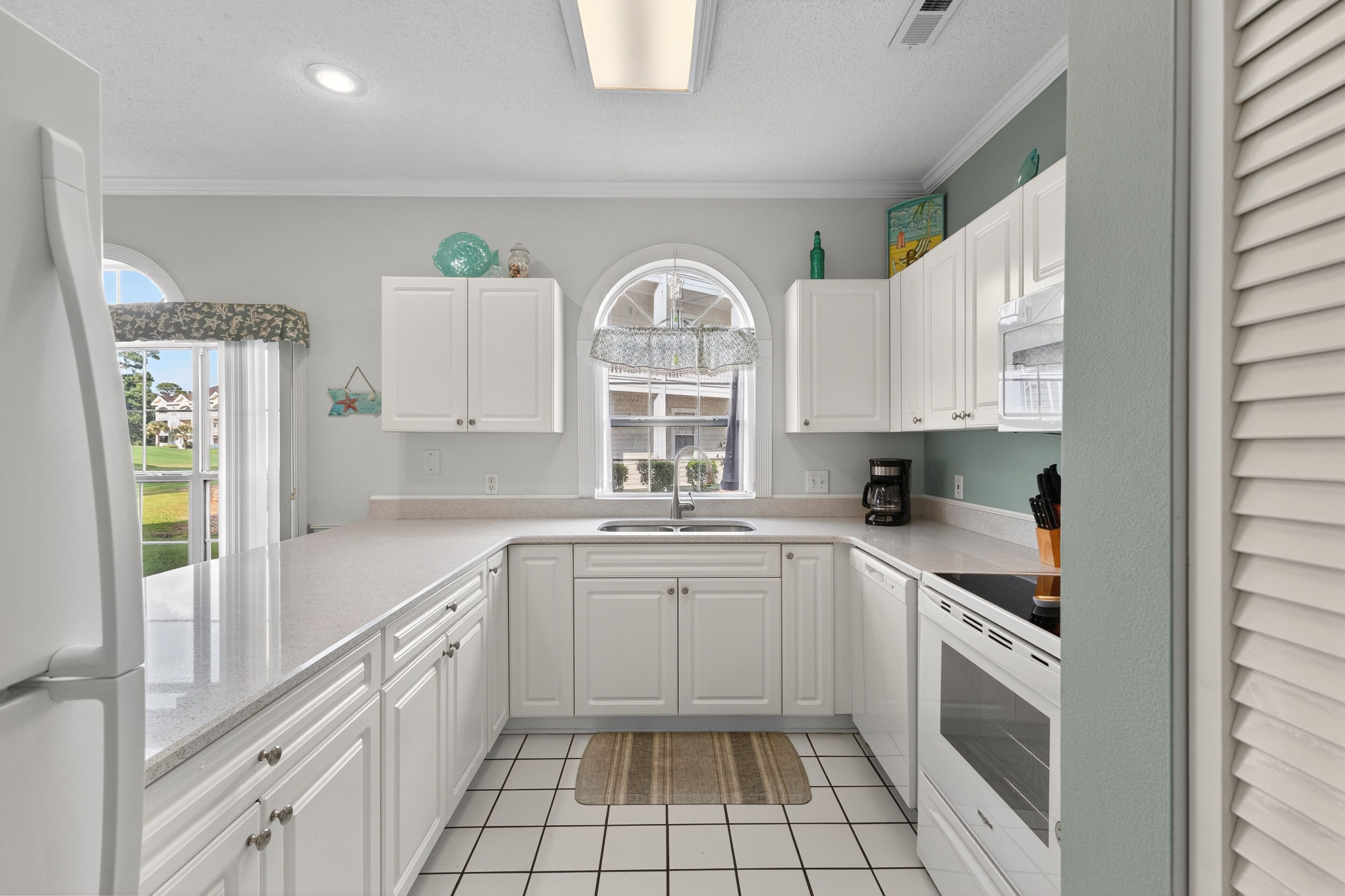 Lejlighed - 2 soveværelser | Privat køkken | Køleskab, ovn, kaffe-/temaskine, brødrister