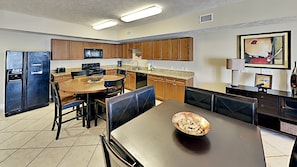 Apartamento, 4 habitaciones | Cocina privada | Frigorífico, horno, cafetera o tetera y tostadora