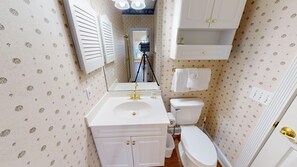 Apartamento, 2 habitaciones | Baño | Toallas