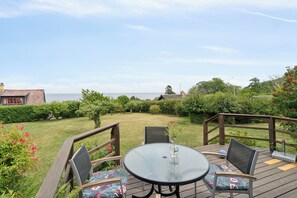 Outdoor dining - Cozy house with sea view and beautiful location (Allinge-Sandvig)
