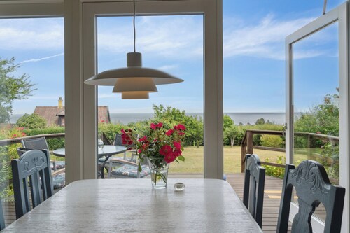 Cozy house with sea view and beautiful location