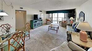 Condo, 2 Bedrooms | Living area