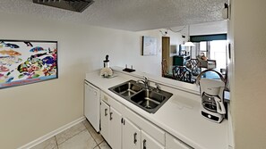 Huoneisto, 2 makuuhuonetta | Yksityinen keittiö | Jääkaappi, uuni, kahvin-/teenkeitin, leivänpaahdin