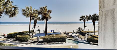 Condo, 2 Bedrooms | Property grounds