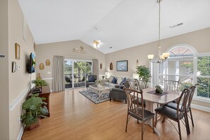 Condo, 2 Bedrooms | Interior