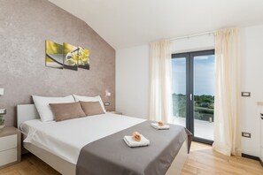 4 عدّة غرف نوم ومكواة/لوح كي وواي فاي وملاءات أسرّة